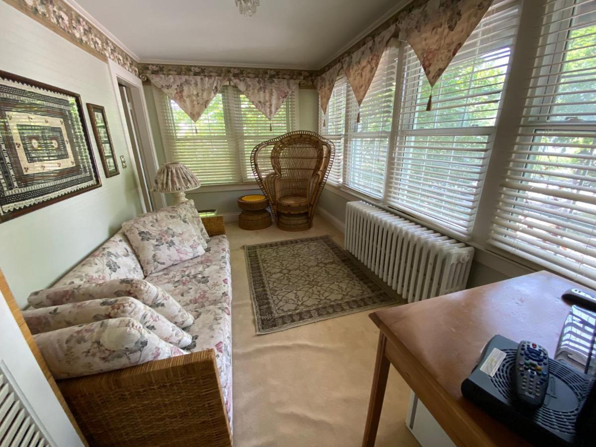 Bernard Gray Hall Bed And Breakfast Niagara-on-the-Lake Exterior foto